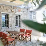 'n Gray Sea & Mountain House Kalamata