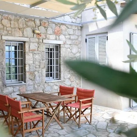 'n Gray Sea & Mountain House Kalamata