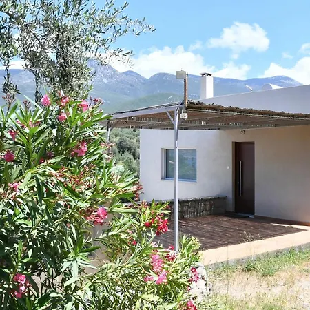 Сasa de vacaciones 'n Gray Sea & Mountain House Kalamata