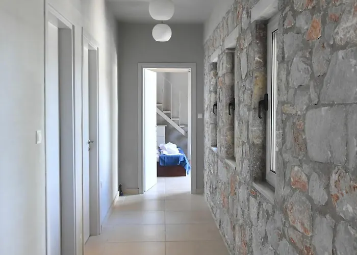 'n Gray Sea & Mountain House Kalamáta