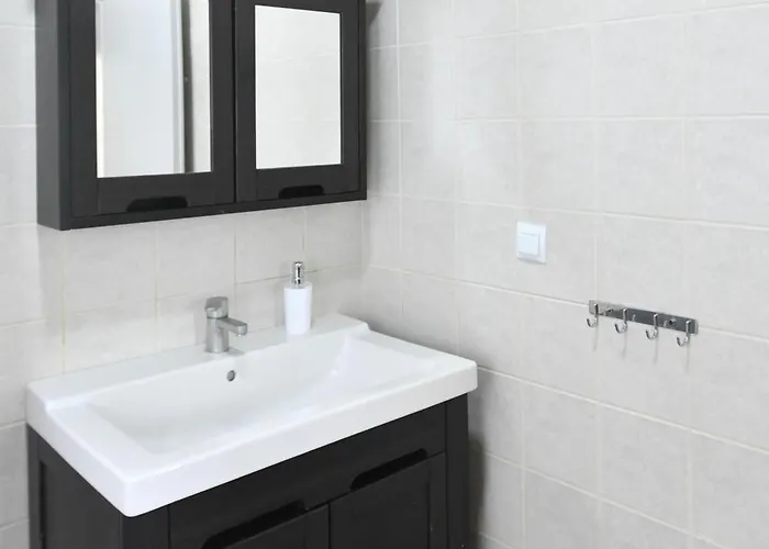 'n Gray Sea & Mountain House