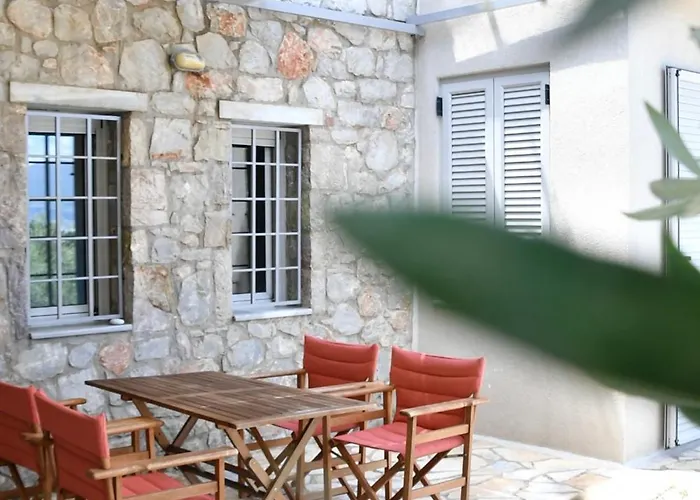 'n Gray Sea & Mountain House Kalamáta